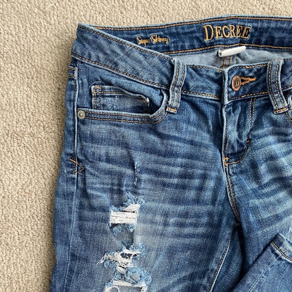 Decree Seriously Distressed Skinny Jeans - Picture 3 of 10